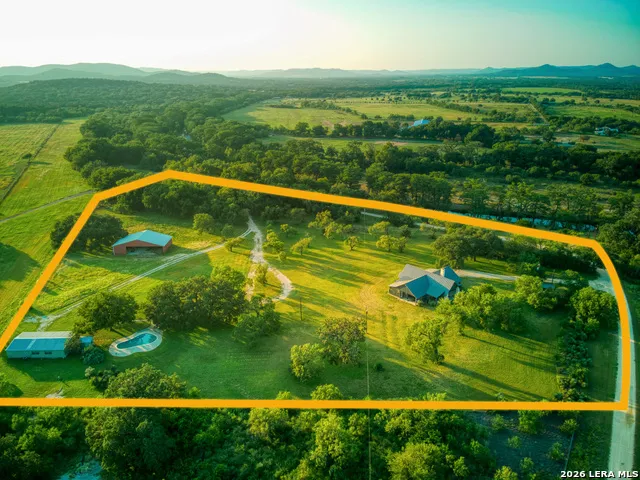 166 CYPRESS FALLS RD Utopia, TX 78884