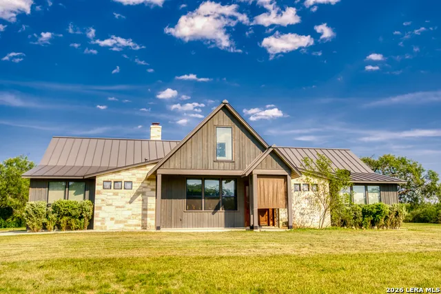 166 CYPRESS FALLS RD Utopia, TX 78884
