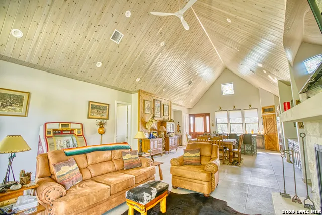166 CYPRESS FALLS RD Utopia, TX 78884