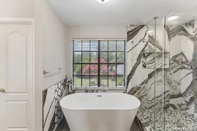 14806 Circle J Trl Helotes, TX 78023