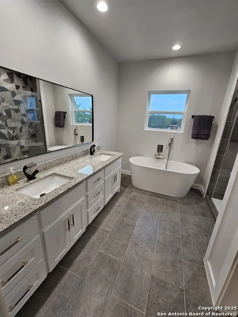 1963 GREEN HILL DR Canyon Lake, TX 78133