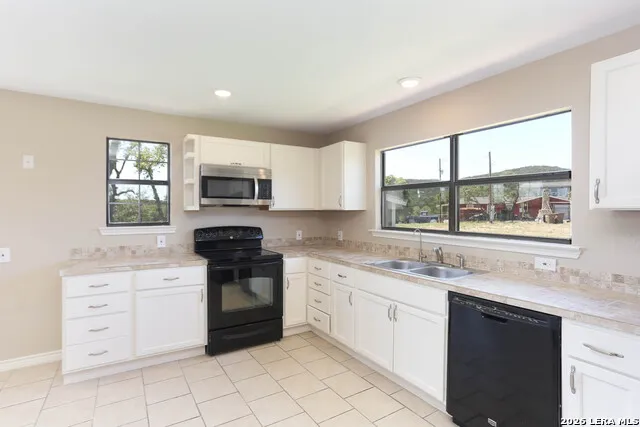 693 Snake Pipe Creek, TX 78063