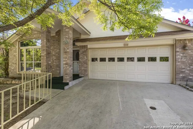 434 Vicksburg Ave Kerrville, TX 78028