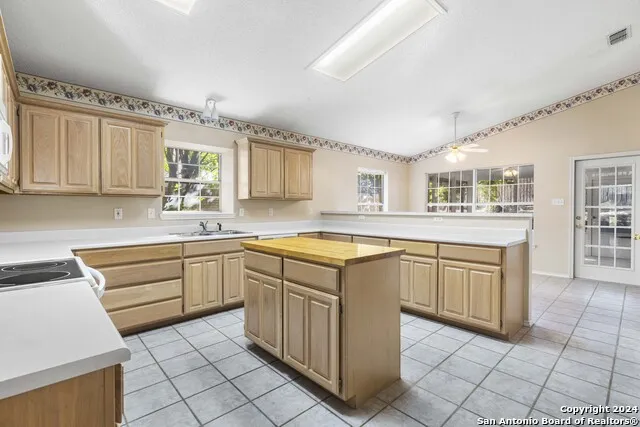 434 Vicksburg Ave Kerrville, TX 78028