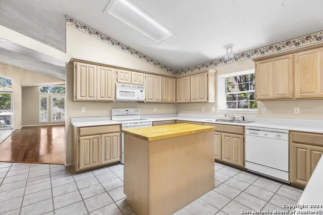 434 Vicksburg Ave Kerrville, TX 78028