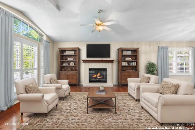 434 Vicksburg Ave Kerrville, TX 78028