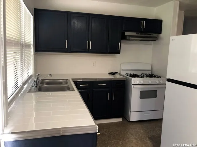 6223 SLATE VALLEY DR San Antonio, TX 78242
