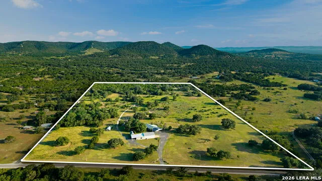 1892 Thunder Creek Rd Utopia, TX 78884