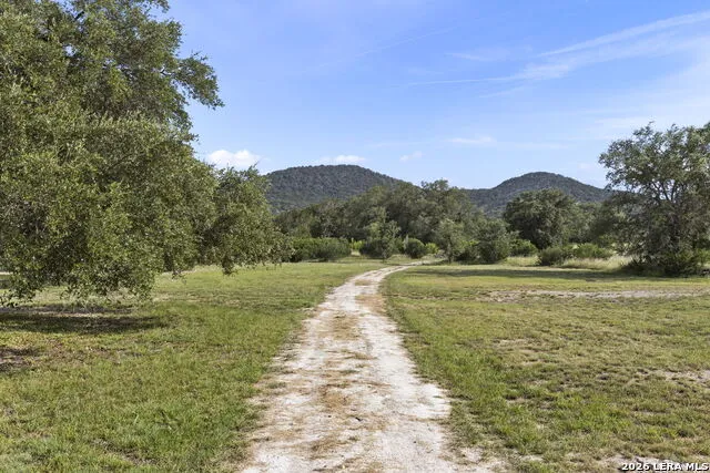 1892 Thunder Creek Rd Utopia, TX 78884