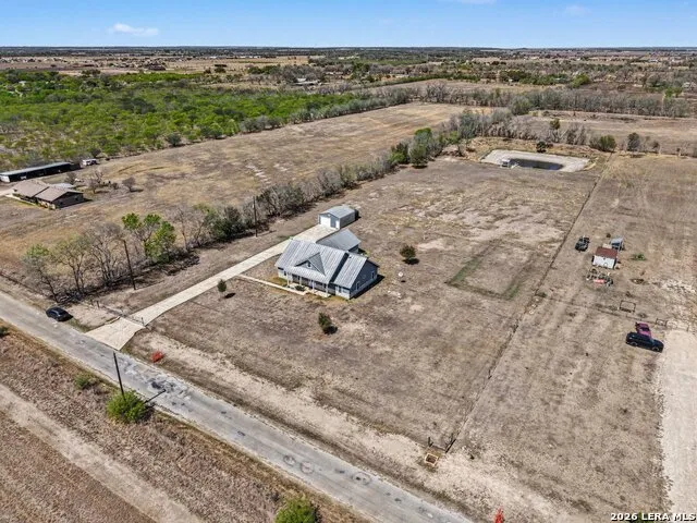 1005 County Road 678 Natalia, TX 78059