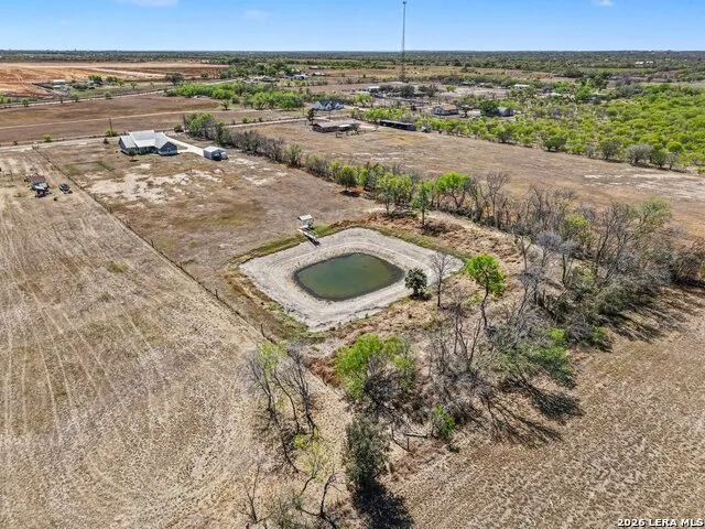 1005 County Road 678 Natalia, TX 78059