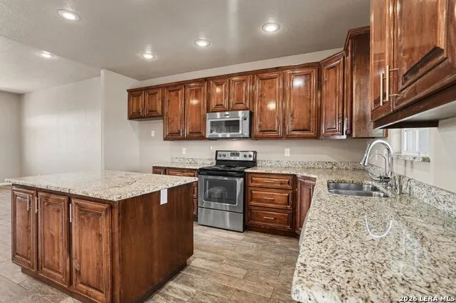 1005 County Road 678 Natalia, TX 78059