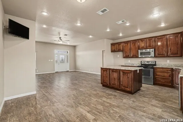 1005 County Road 678 Natalia, TX 78059