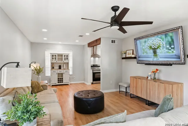 10130 Obrien Atascosa, TX 78002