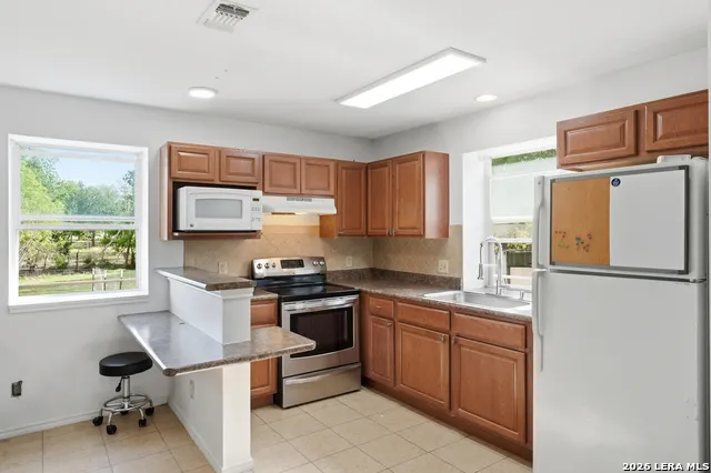 10130 Obrien Atascosa, TX 78002