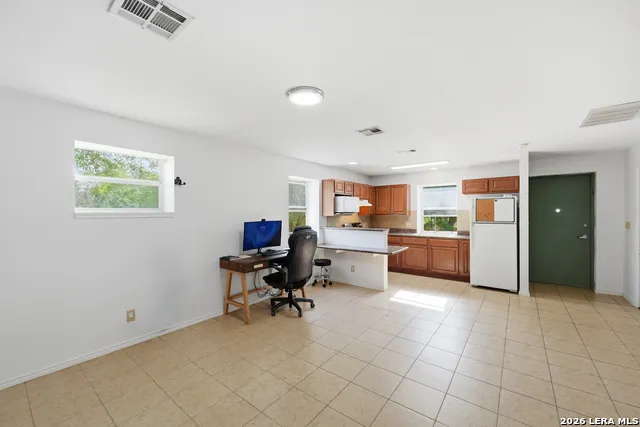 10130 Obrien Atascosa, TX 78002