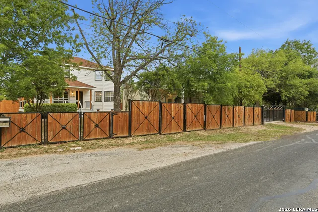 10130 Obrien Atascosa, TX 78002