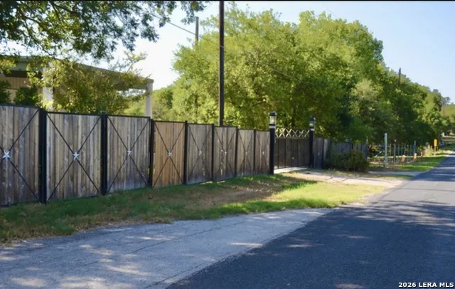 10130 Obrien Atascosa, TX 78002