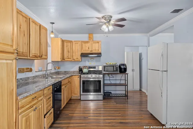 904 State Highway 173 Bandera, TX 78003