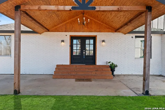 15285 skaggs Atascosa, TX 78002