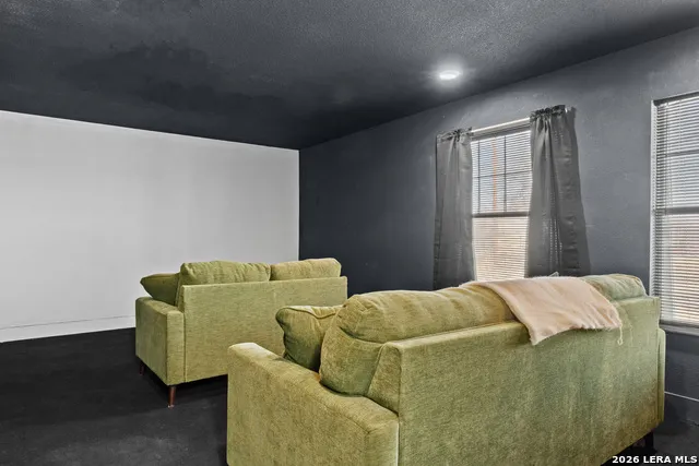 15285 skaggs Atascosa, TX 78002