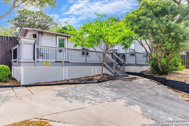 259 Park Dr Lakehills, TX 78063