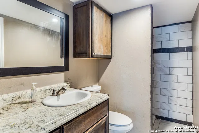 259 Park Dr Lakehills, TX 78063