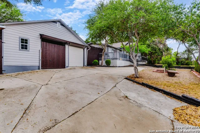 259 Park Dr Lakehills, TX 78063