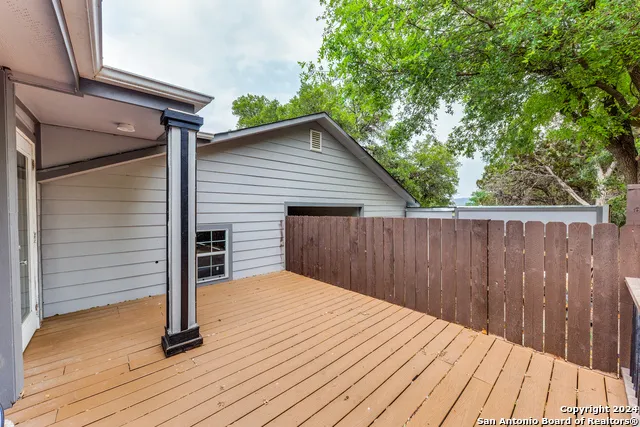 259 Park Dr Lakehills, TX 78063