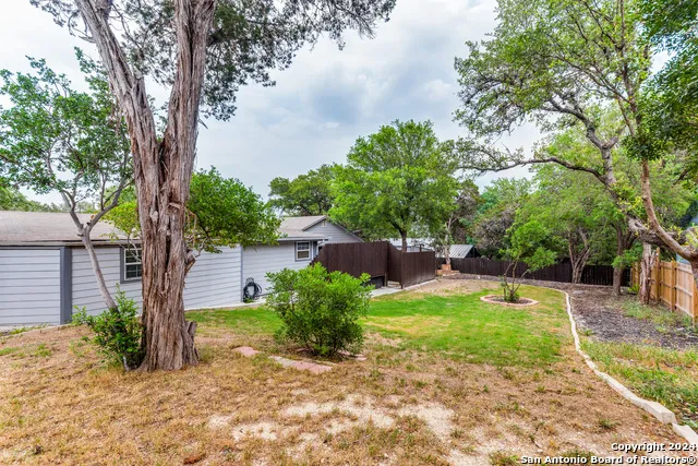259 Park Dr Lakehills, TX 78063