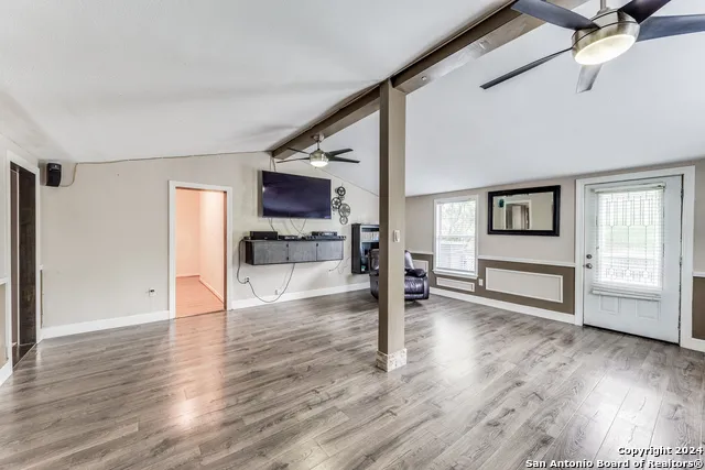 259 Park Dr Lakehills, TX 78063