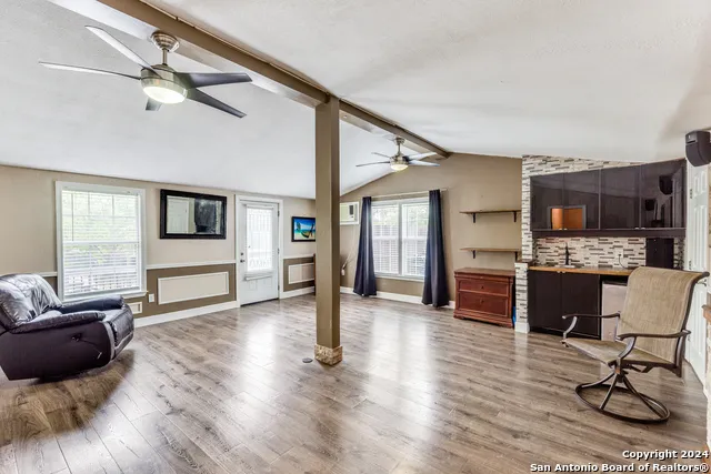 259 Park Dr Lakehills, TX 78063