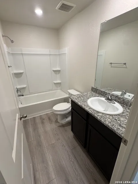 3930 LEIGHTON HBR Von Ormy, TX 78073