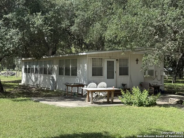 1559 County Road 414 Uvalde, TX 78801