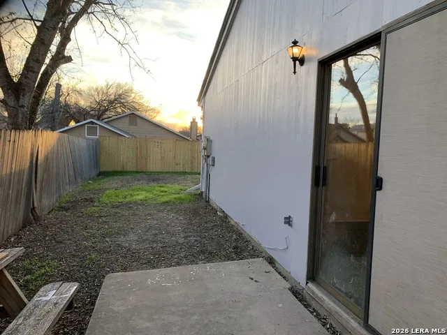 8441 FOREST RIDGE DR San Antonio, TX 78239