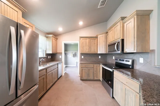 2948 FM 1922 Floresville, TX 78114