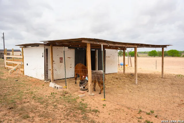 2948 FM 1922 Floresville, TX 78114