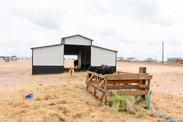 2948 FM 1922 Floresville, TX 78114
