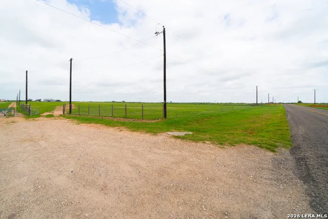 2948 FM 1922 Floresville, TX 78114