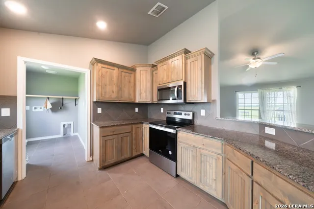 2948 FM 1922 Floresville, TX 78114