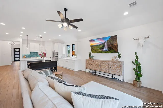 655 VIREOS ST New Braunfels, TX 78132
