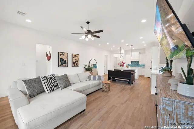 655 VIREOS ST New Braunfels, TX 78132