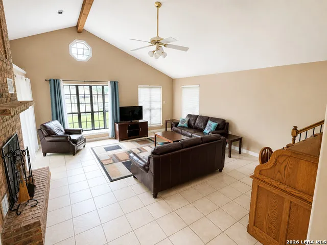 412 LAGUNA VIS Seguin, TX 78155