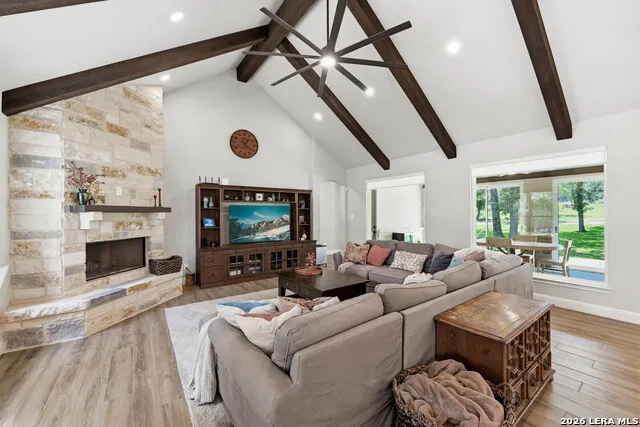 125 TRANQUILITY DR La Vernia, TX 78121