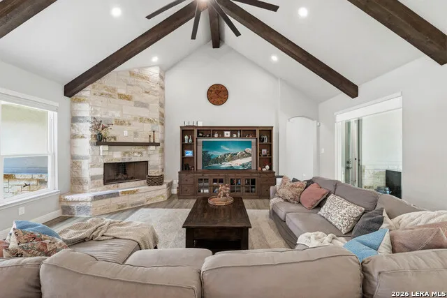 125 TRANQUILITY DR La Vernia, TX 78121