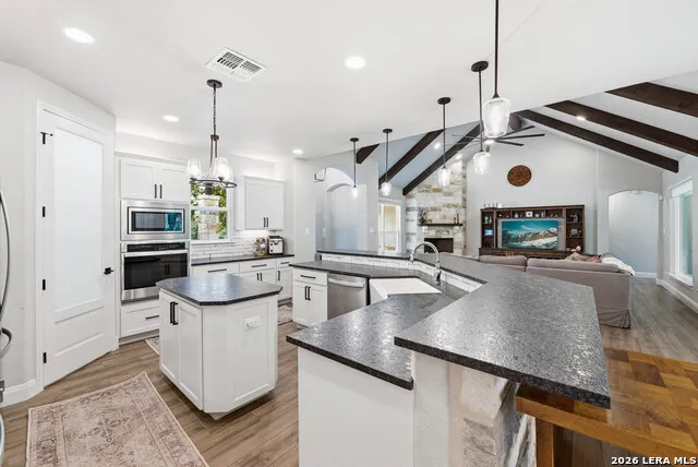 125 TRANQUILITY DR La Vernia, TX 78121