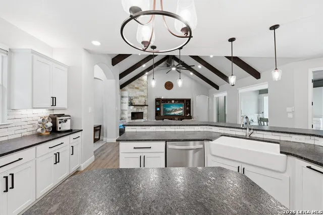 125 TRANQUILITY DR La Vernia, TX 78121