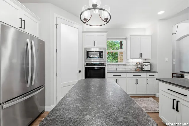 125 TRANQUILITY DR La Vernia, TX 78121