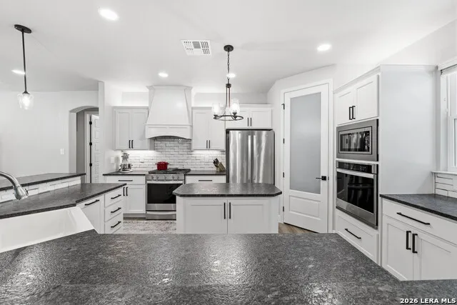 125 TRANQUILITY DR La Vernia, TX 78121