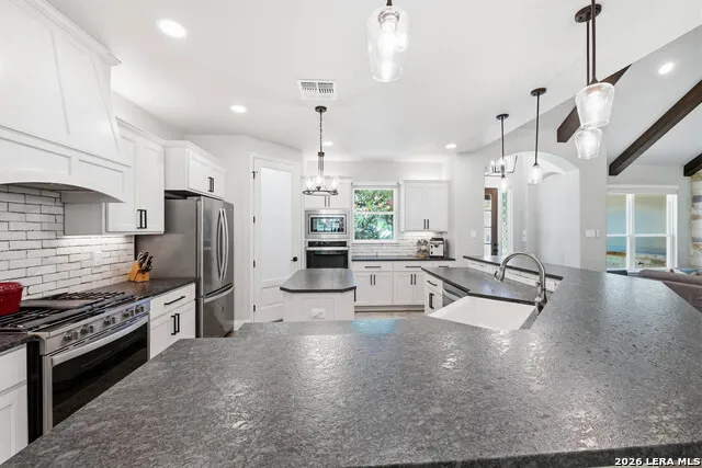 125 TRANQUILITY DR La Vernia, TX 78121